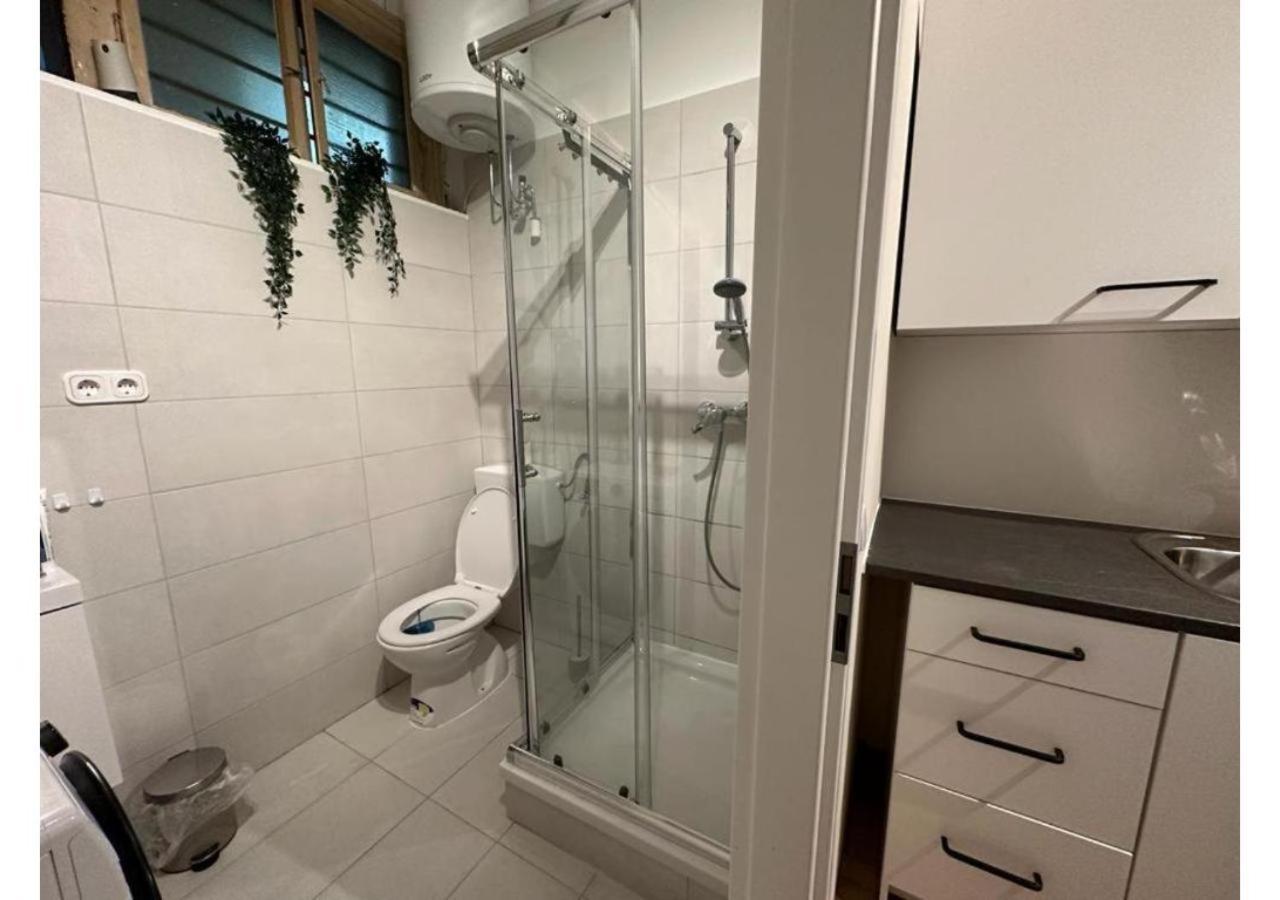 Spacious Apartment, 3 Min To U6 Metro Vienna Luaran gambar