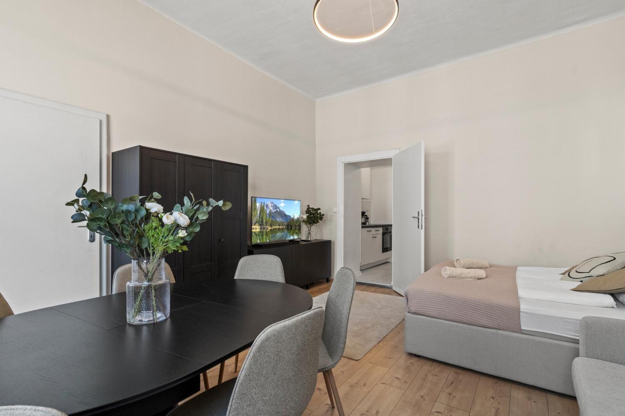 Spacious Apartment, 3 Min To U6 Metro Vienna Luaran gambar