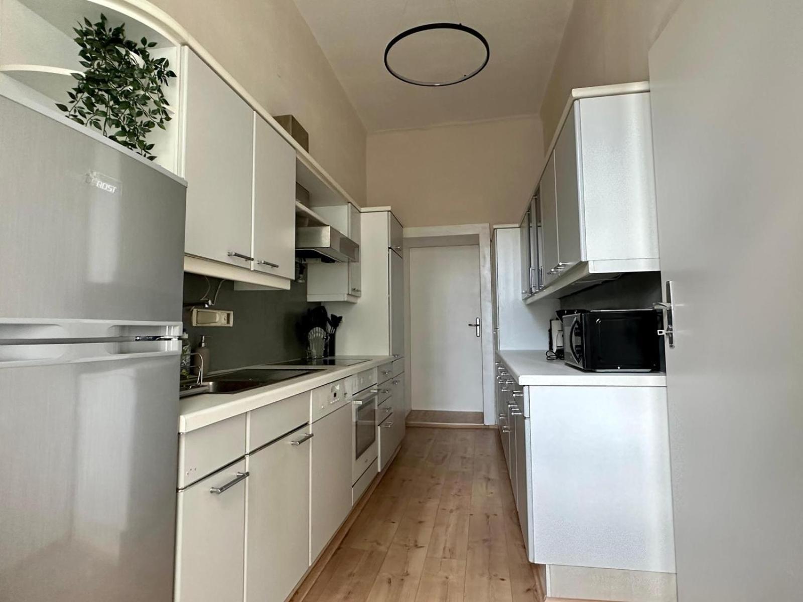 Spacious Apartment, 3 Min To U6 Metro Vienna Luaran gambar