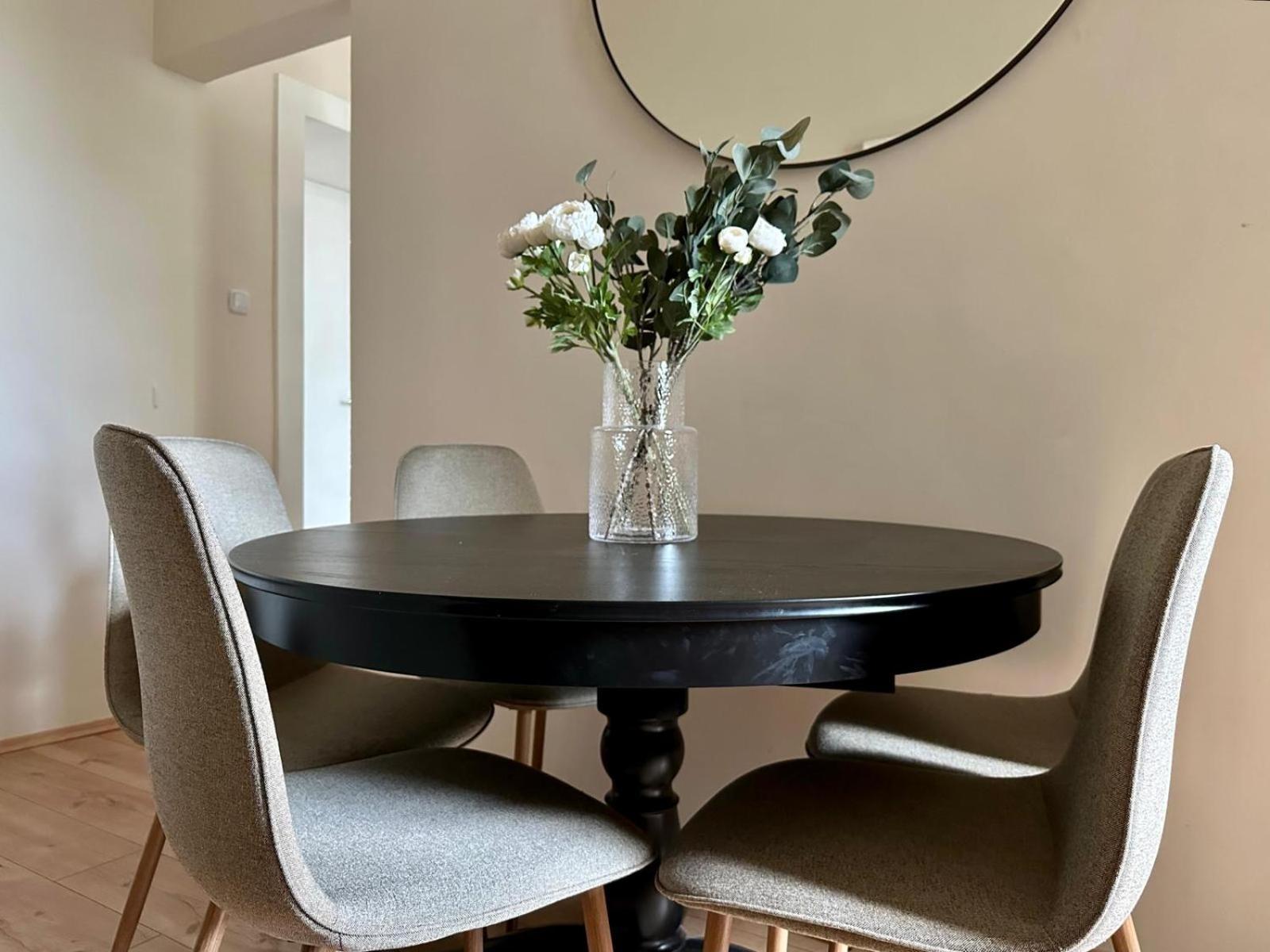 Spacious Apartment, 3 Min To U6 Metro Vienna Luaran gambar