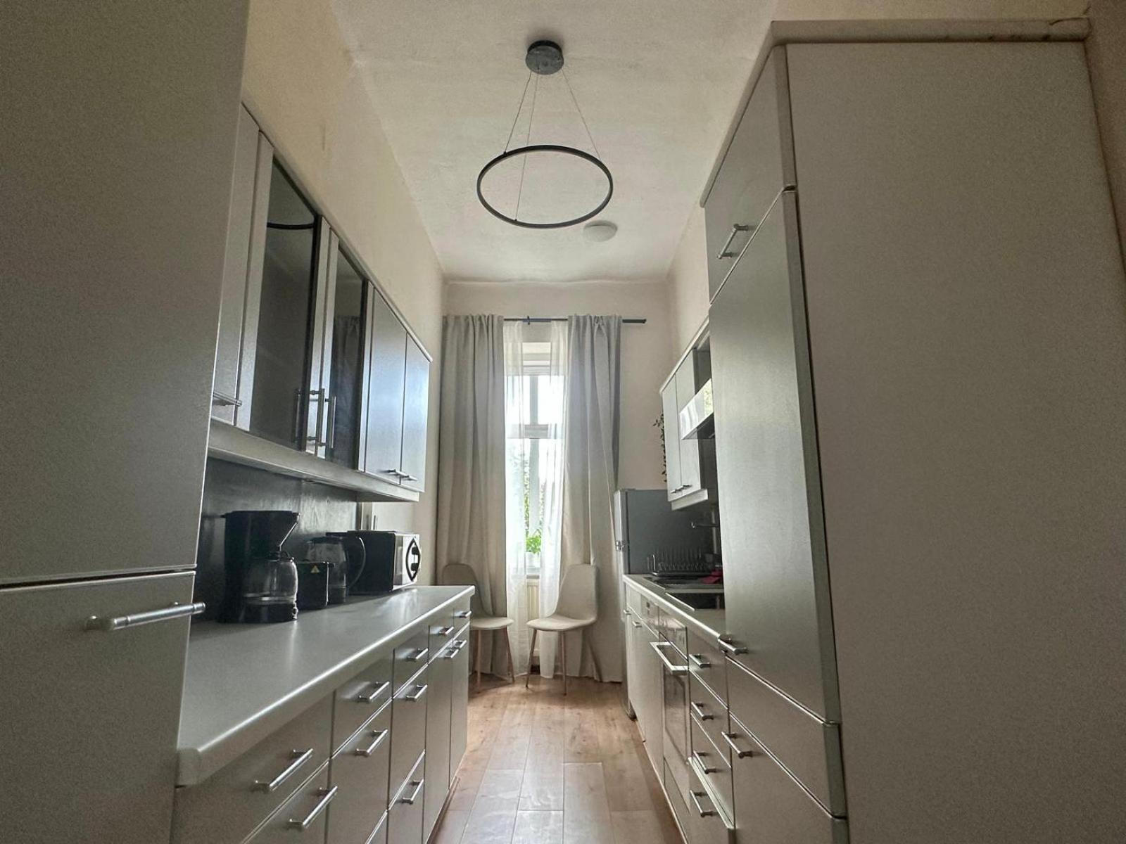 Spacious Apartment, 3 Min To U6 Metro Vienna Luaran gambar