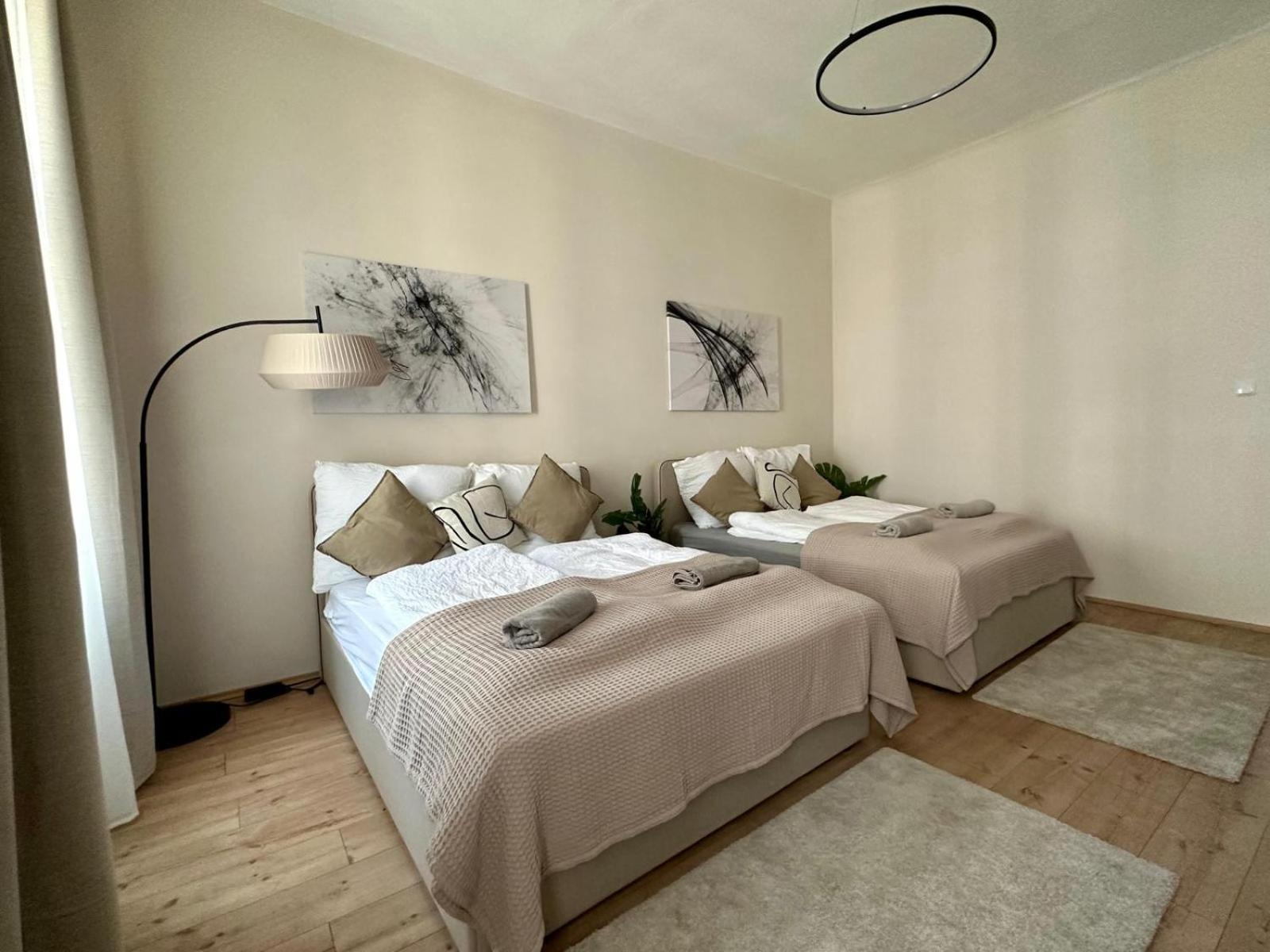 Spacious Apartment, 3 Min To U6 Metro Vienna Luaran gambar