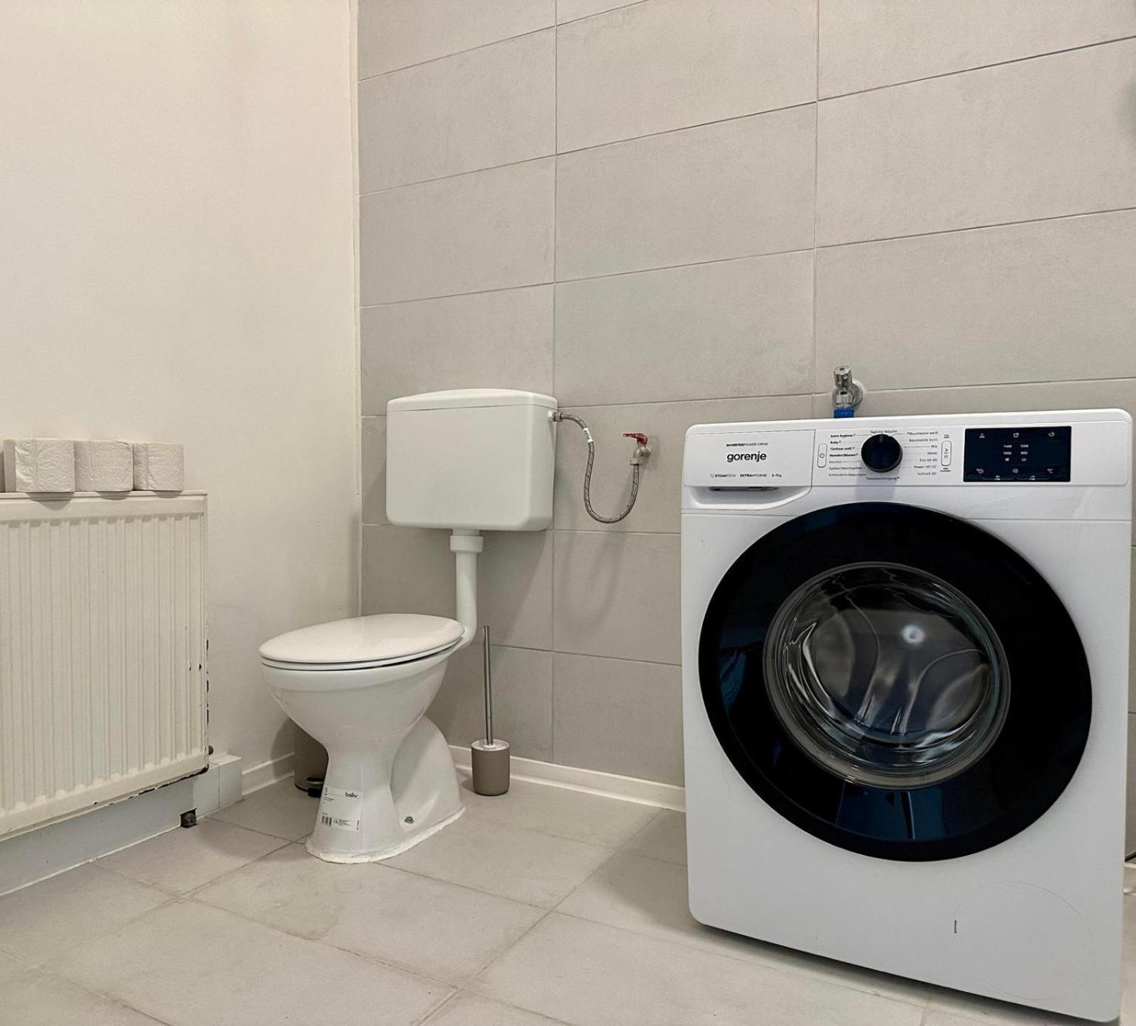 Spacious Apartment, 3 Min To U6 Metro Vienna Luaran gambar
