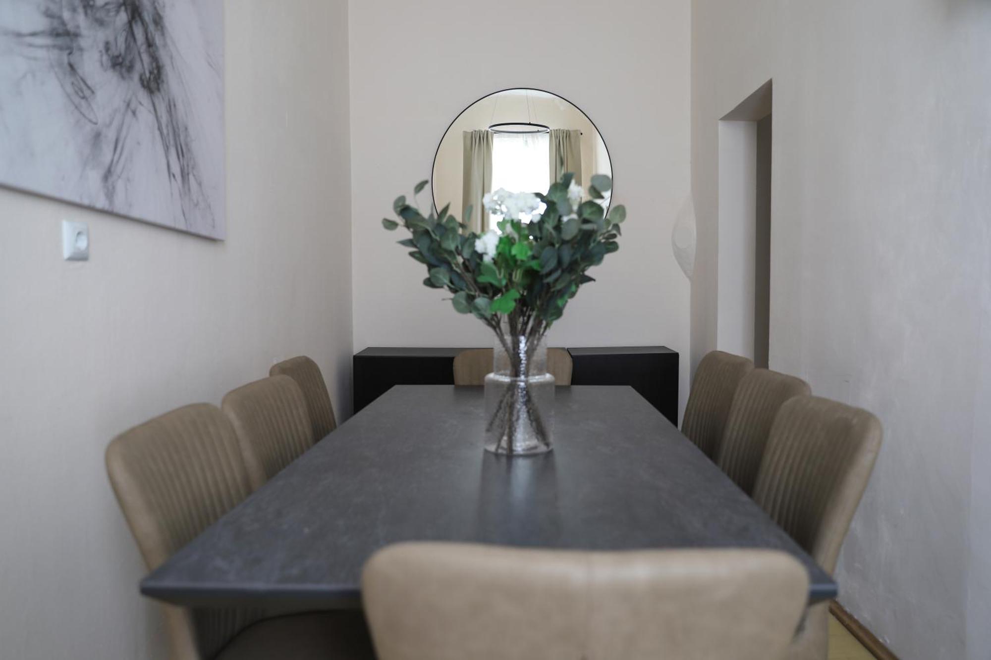 Spacious Apartment, 3 Min To U6 Metro Vienna Luaran gambar